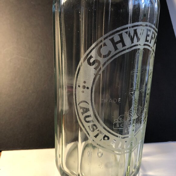 Schweppes 30 Oz Soda Water Seltzer Bottle Syphon Australia Etched Glass E13013 - Picture 4 of 12